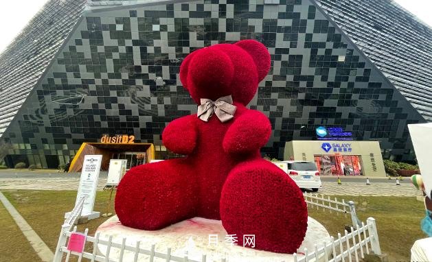 世界最大仿真玫瑰熊落户常州西太湖(图1)