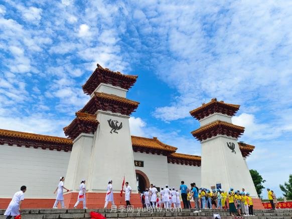 南阳中药材种植面积185万亩 艾草年销售额达110亿元(图1) 南阳中药材种植面积185万亩 艾草年销售额达110亿元(图1)