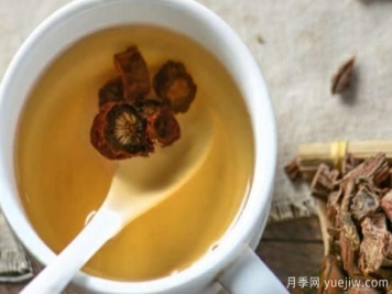 玫瑰花跟什么搭配好