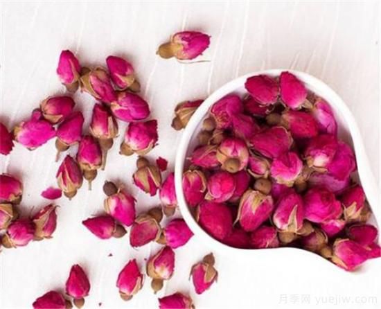 玫瑰花茶的颜色有几种 玫瑰花茶的搭配方案(图1) 玫瑰花茶的颜色有几种 玫瑰花茶的搭配方案(图1)